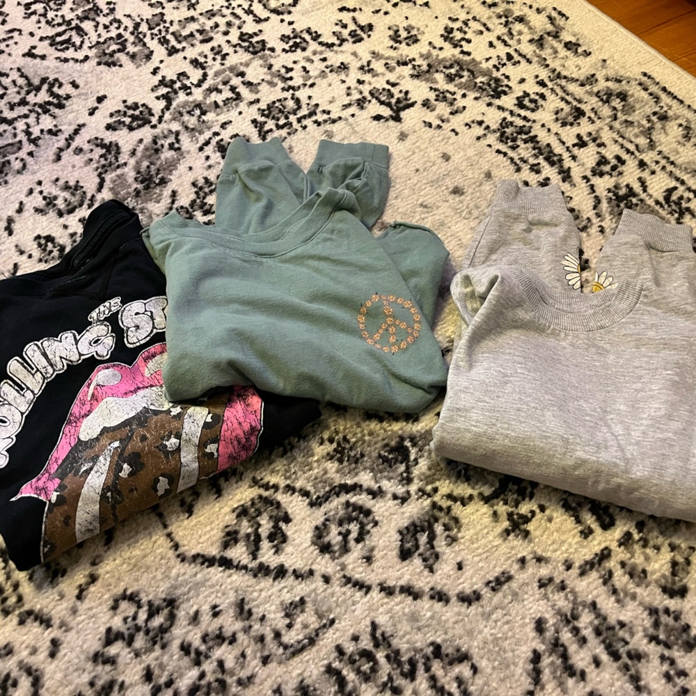 Girls long sleeve graphic tee 8/10